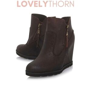 UGG // myrna distressed leather zipper detail wedge ankle bootie